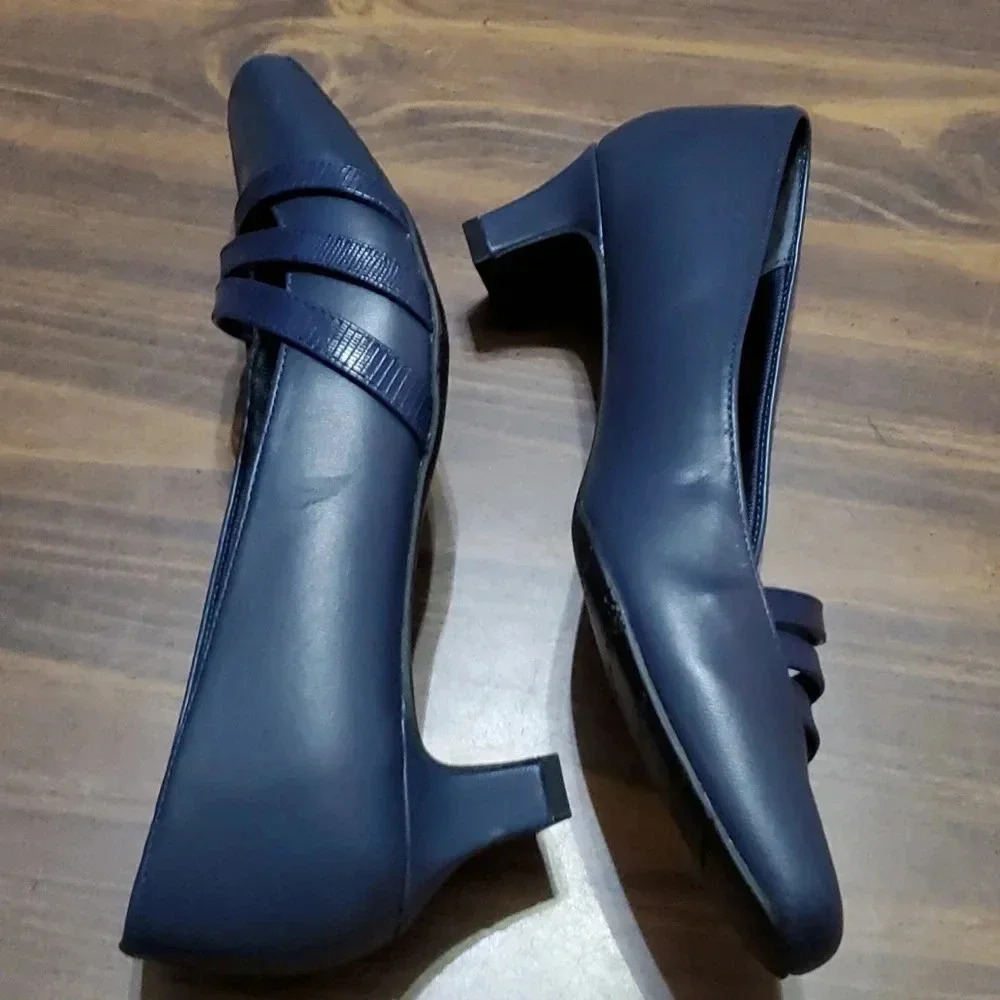 EASY STREET HEELS - Picture 2 of 8
